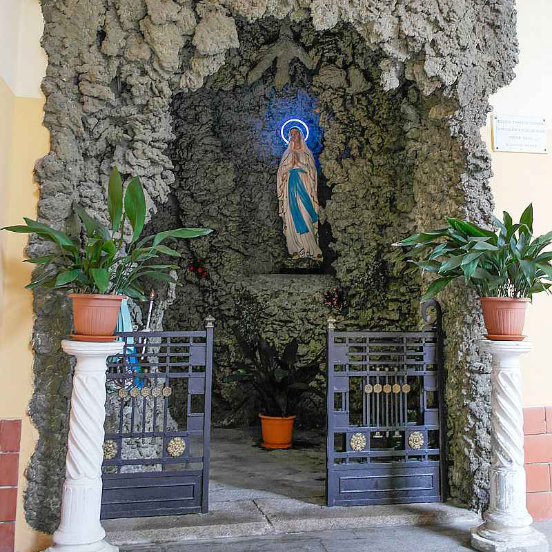 Collegio Senatore Pavia Grotta Madonnina